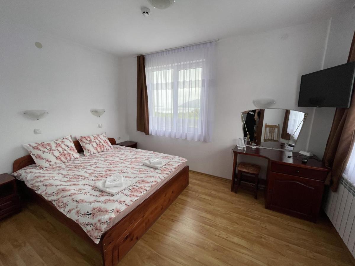 Family Hotel Panorama Сирніца Екстер'єр фото